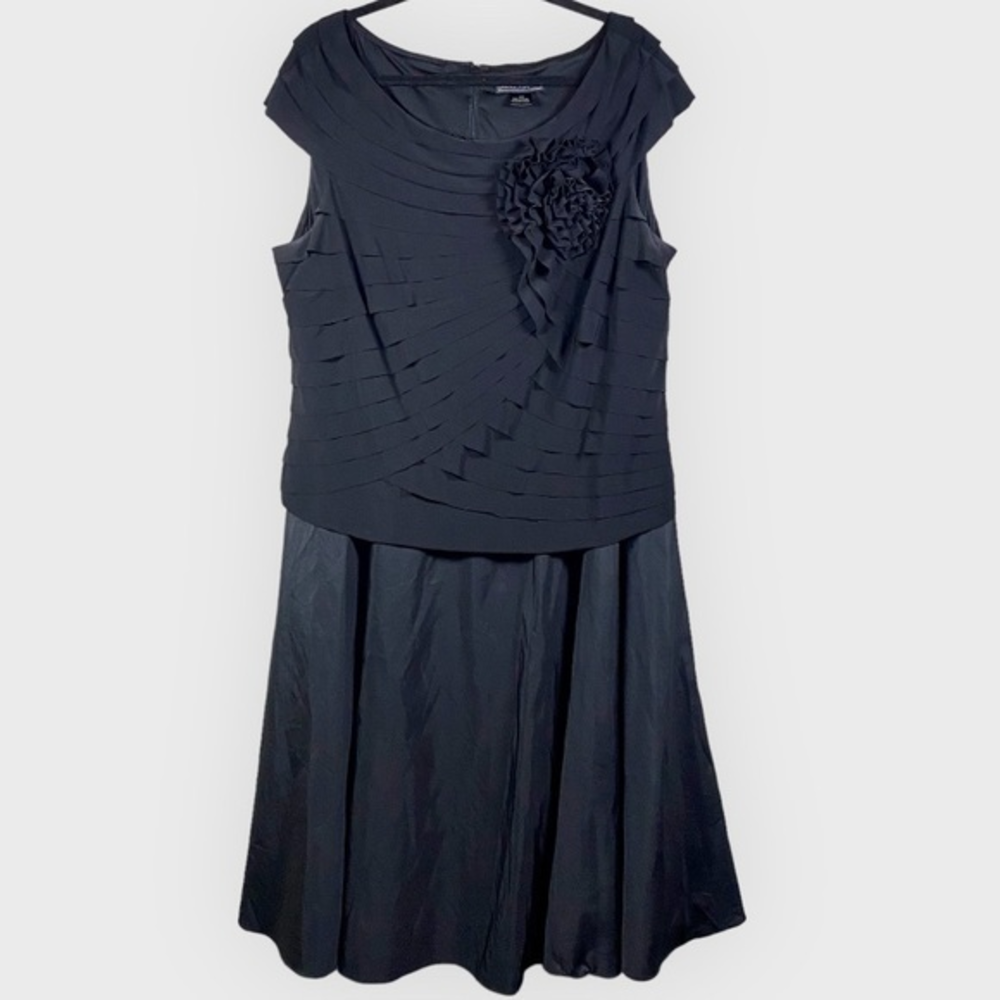 Jessica Howard black formal dress with flower detail size 16W‎